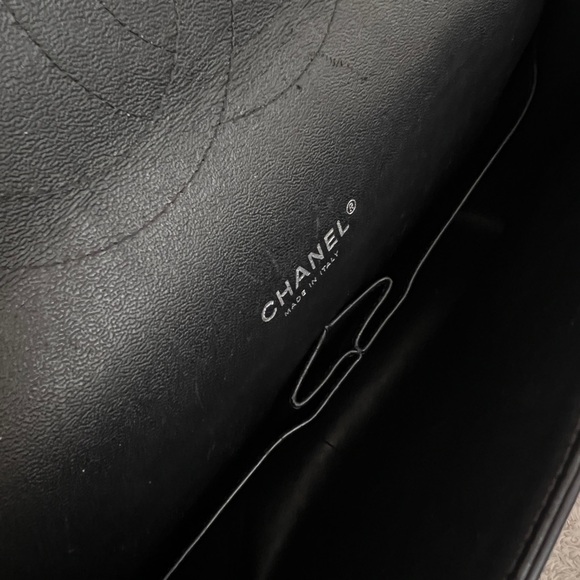 CHANEL Black quilted Patent Leather Classic Maxi Double Flap Bag - Picture 7 of 10